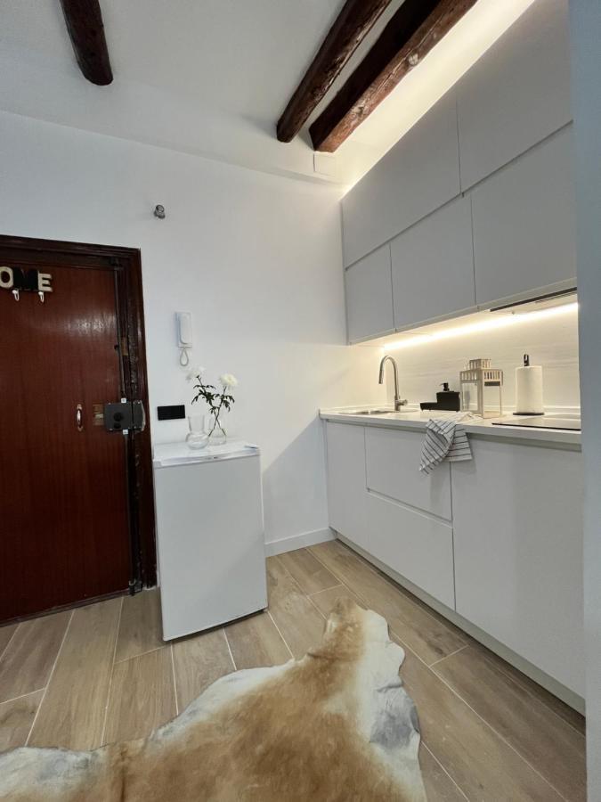Encantador Tirso Molina Exterior Meson Temporal Madrid Exterior photo